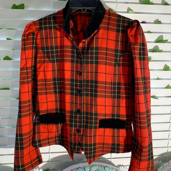 Vintage red and black plaid jacket with black velvet collar - Picture 1 of 3